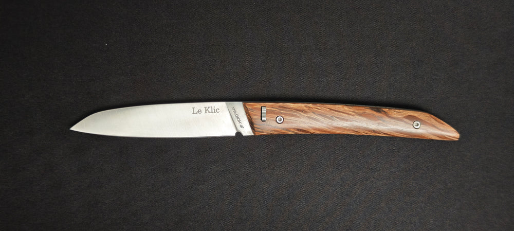 Couteau pliant léger conçu par JP Hontanx.