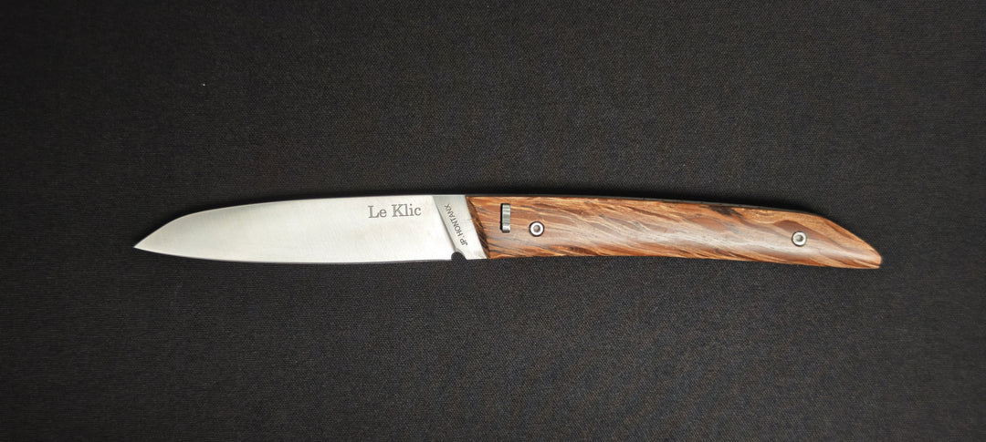 Couteau pliant léger conçu par JP Hontanx.