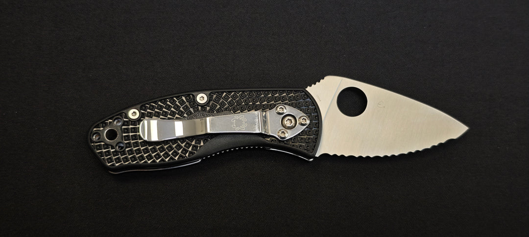 Spyderco C148SBK Ambitious Lightweight Couteau de poche dentelé noir