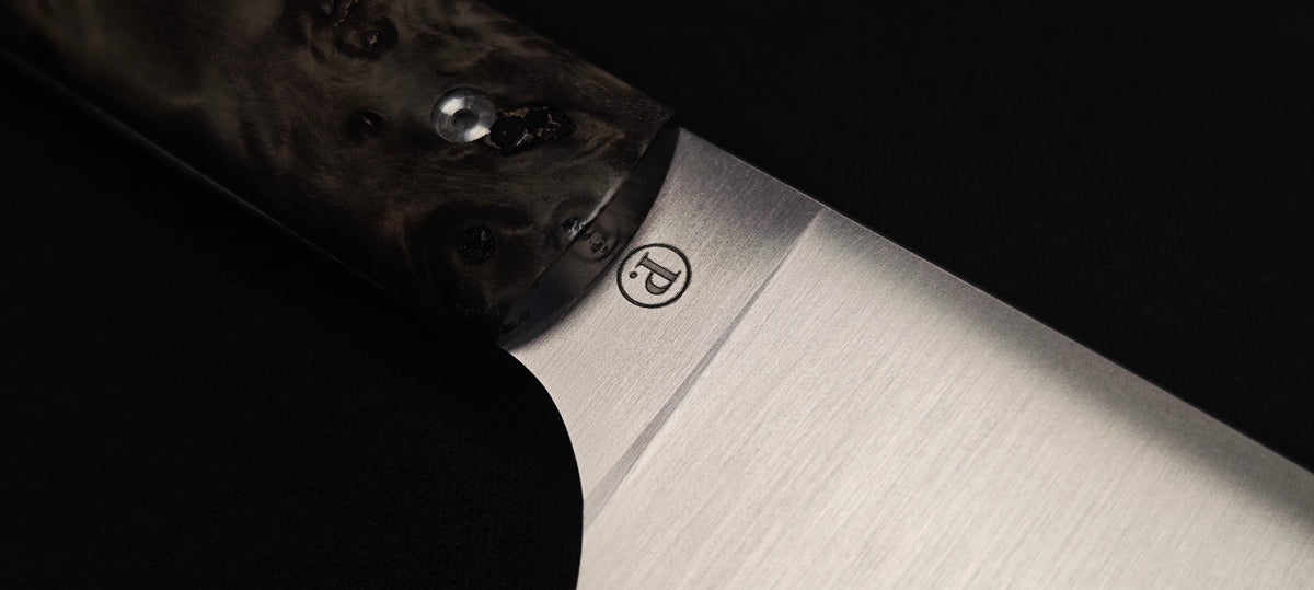 Couteau Perceval avec manche en loupe de peuplier noir.