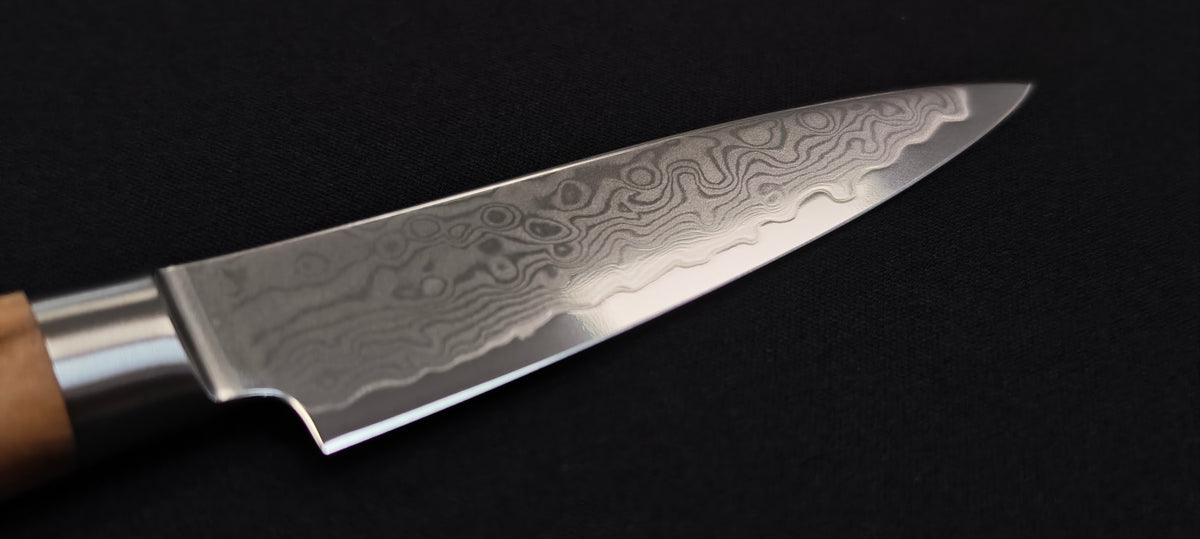 Lame de 9 cm du couteau d’office Hakami Tsubaki.