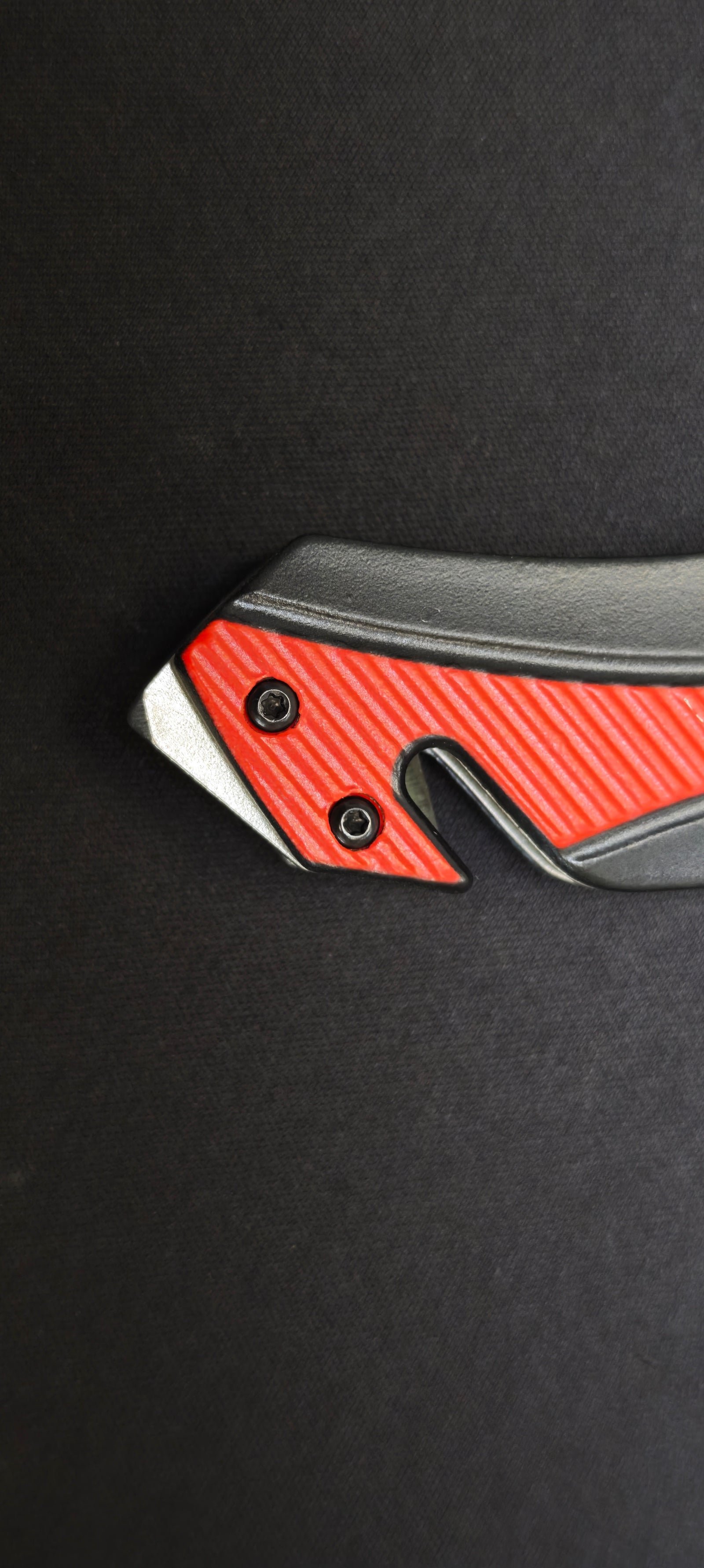 Tranchant mixte du couteau pliant JKR0564.