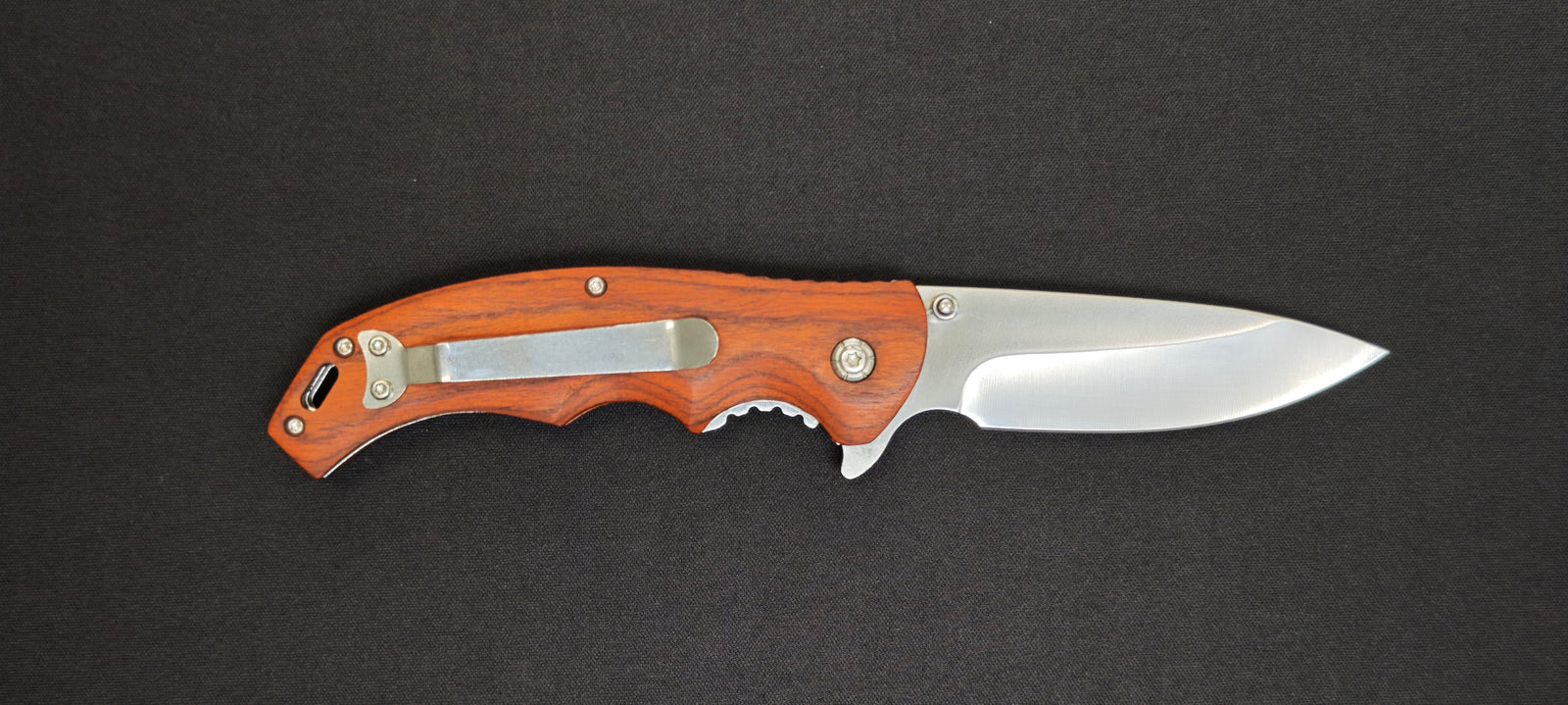 Vue ouverte du couteau pliant JKR0903.