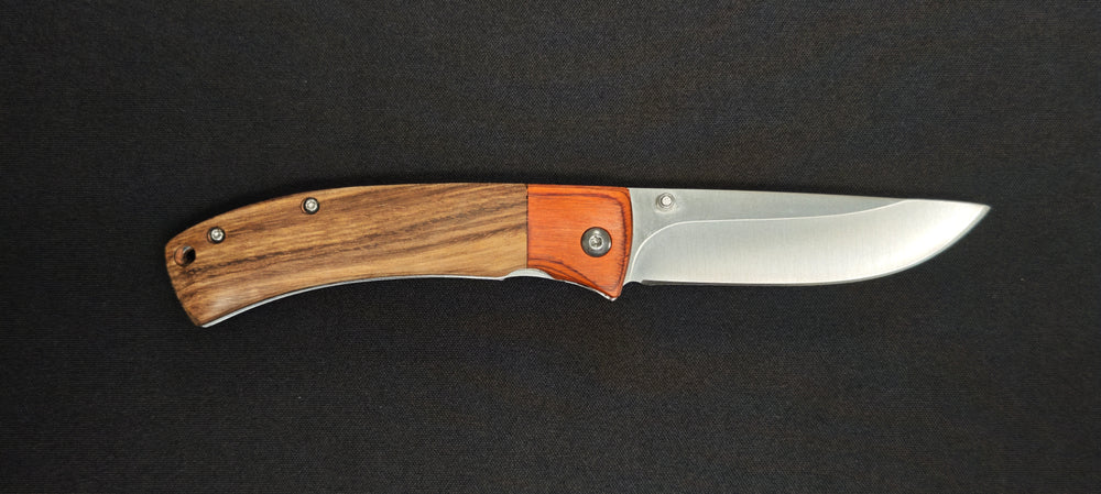 Vue ouverte du couteau pliant JKR788.