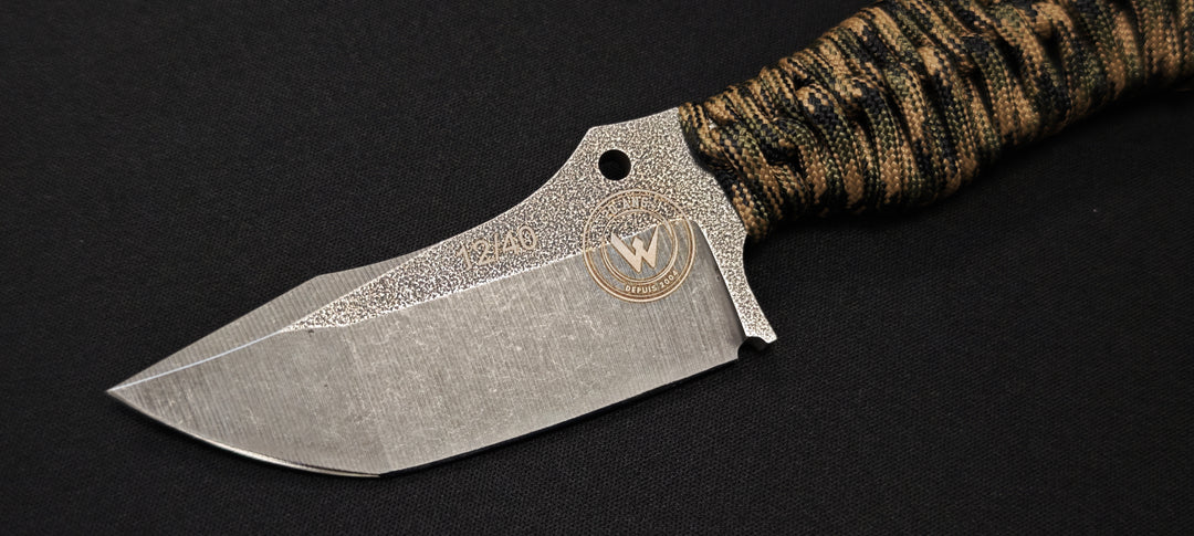 Wildsteer - Couteau KARLICAN – 20ème anniversaire - Paracorde Coyote, Lame Stonewash Numérotée : 12/40