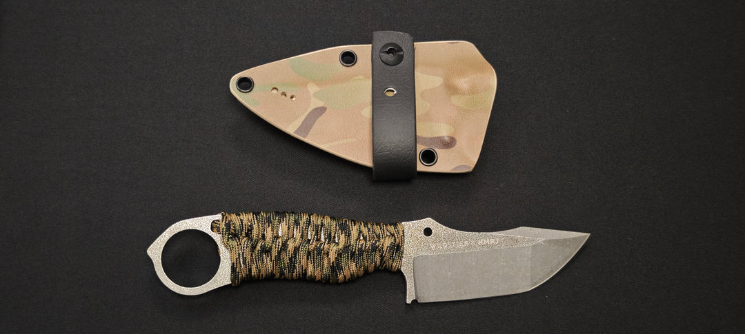 Wildsteer - Couteau KARLICAN – 20ème anniversaire - Paracorde Coyote, Lame Stonewash Numérotée : 12/40