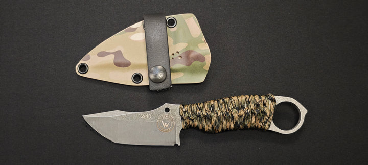 Wildsteer - Couteau KARLICAN – 20ème anniversaire - Paracorde Coyote, Lame Stonewash Numérotée : 12/40