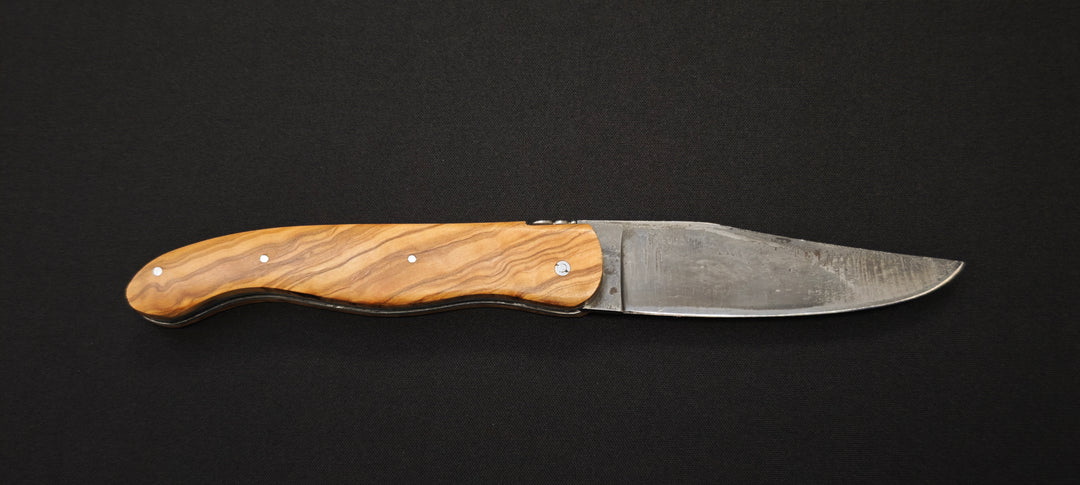 El cuchillo de caza Fidèle Laguiole mango integral de madera de olivo + hoja templada en bruto