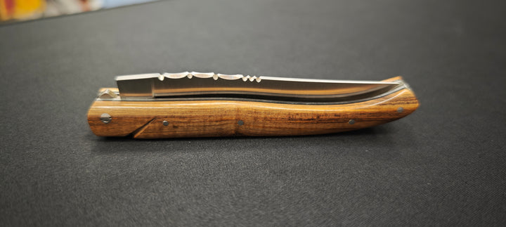 Couteau Laguiole Le Fidèle Manche Pistachier – Réf. 12PLPI | Artisanat Français Élégant