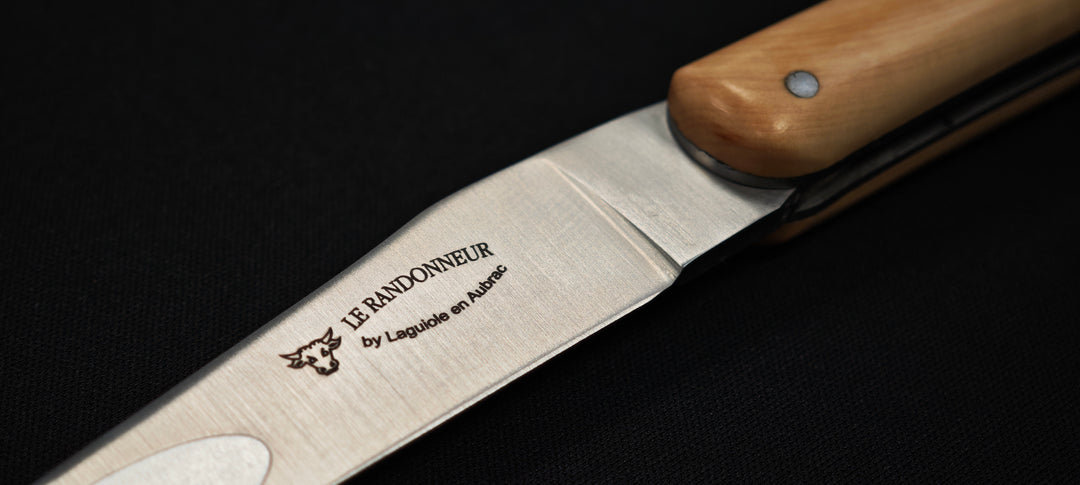 Couteau pliant Laguiole en Aubrac " Le Randonneur " - manche en buis - Réf. L051L