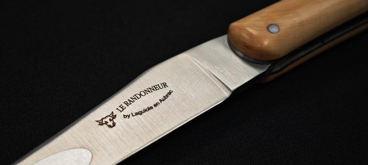 Couteau pliant Laguiole en Aubrac " Le Randonneur " - manche en buis - Réf. L051L