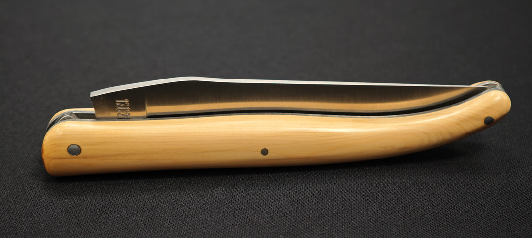Couteau pliant Laguiole en Aubrac " Le Randonneur " - manche en buis - Réf. L051L