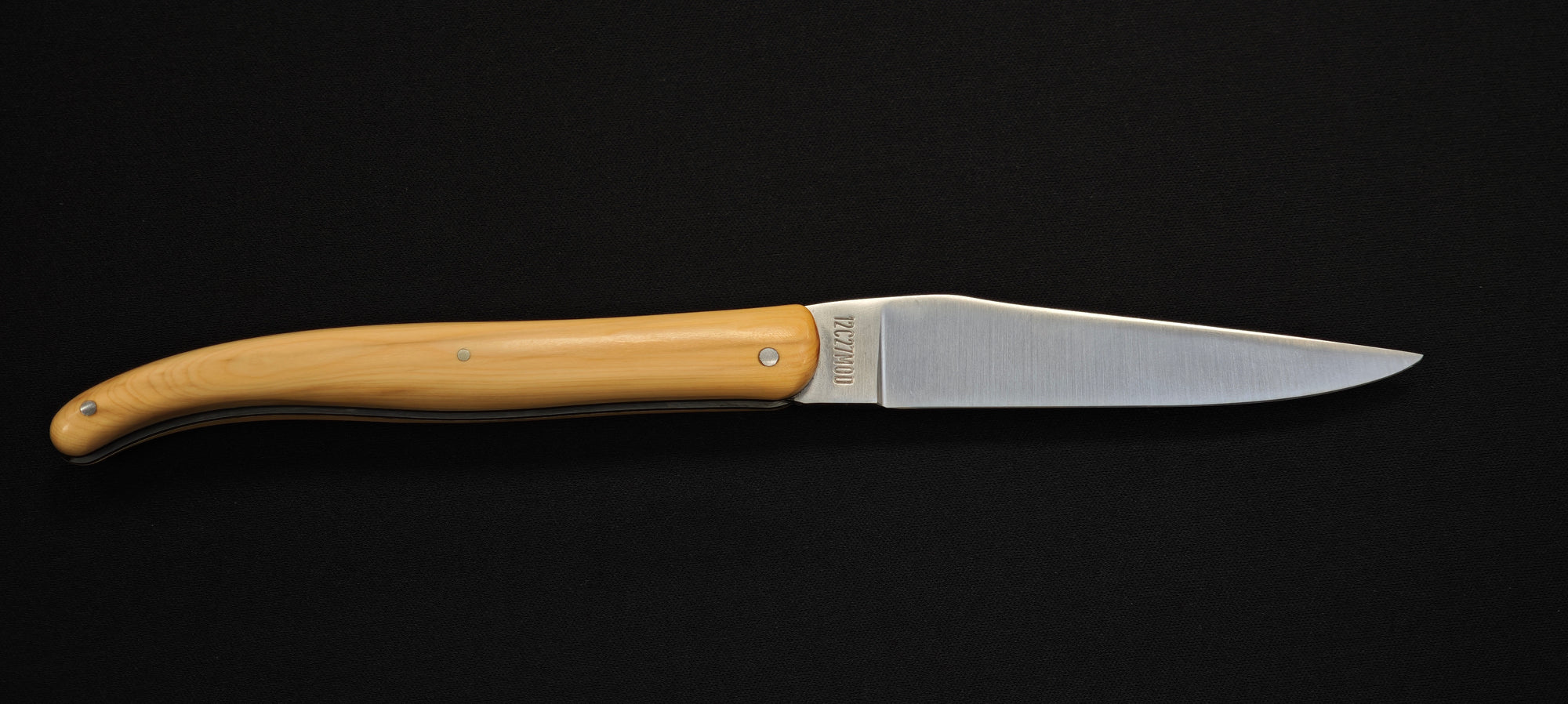 Couteau pliant Laguiole en Aubrac " Le Randonneur " - manche en buis - Réf. L051L