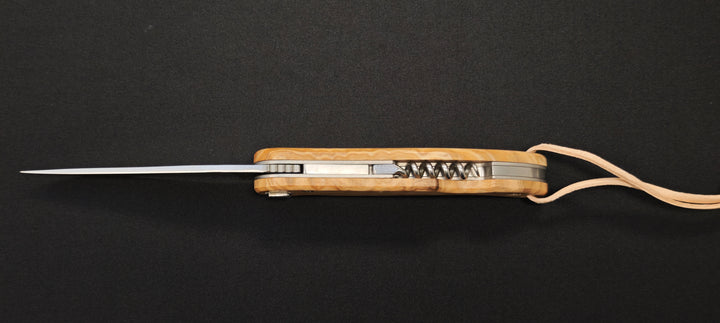 Couteau pliable Baroudeur Laguiole – Manche Bois d’Olivier , Lame Acier inoxydable