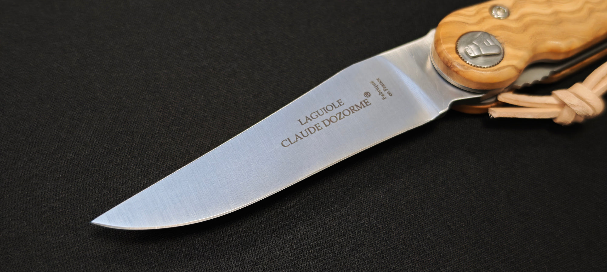 Couteau pliable Baroudeur Laguiole – Manche Bois d’Olivier , Lame Acier inoxydable
