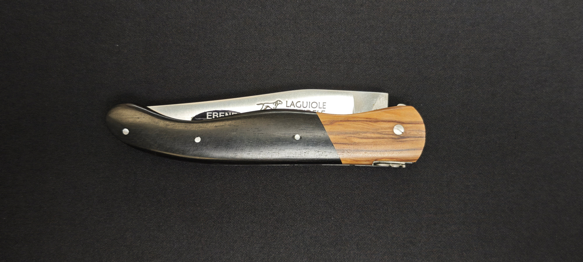 Couteau Laguiole avec insert en bois de genévrier naturel
