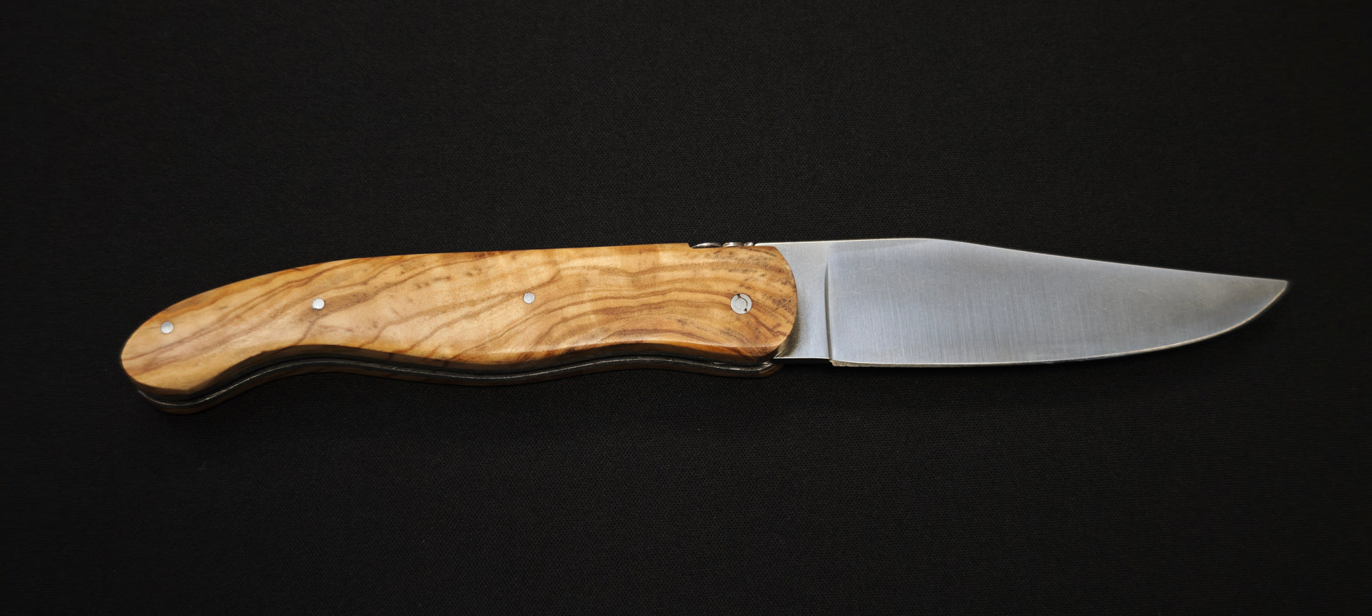 Couteau de Chasse pliant Laguiole en bois d'olivier – Lame Acier Inoxydable