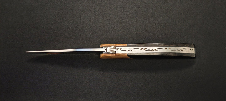 Couteau de Chasse Laguiole en Bois d’Ébène et Olivier – Lame Acier Inoxydable