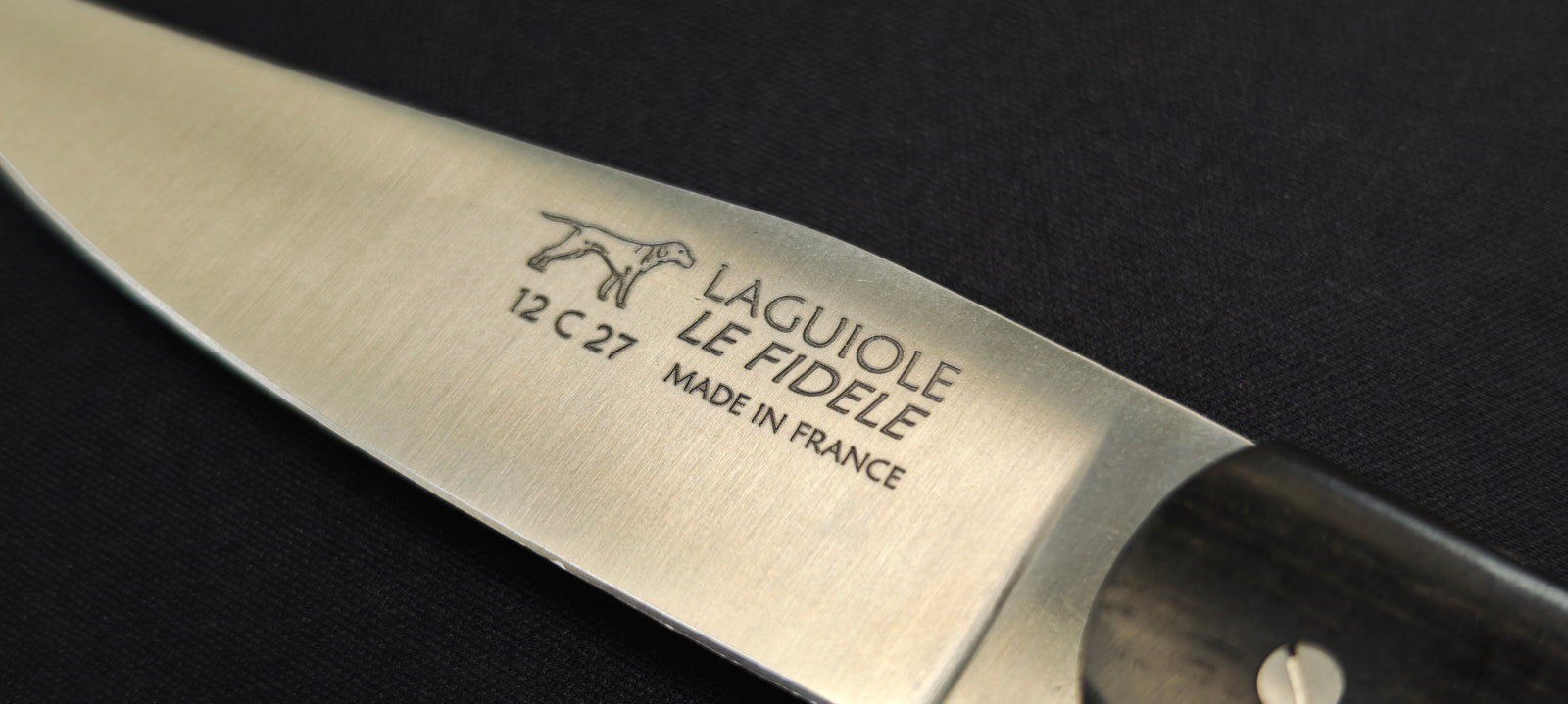 Couteau Laguiole artisanal avec manche en bois d'ébène et genévrier et lame inox