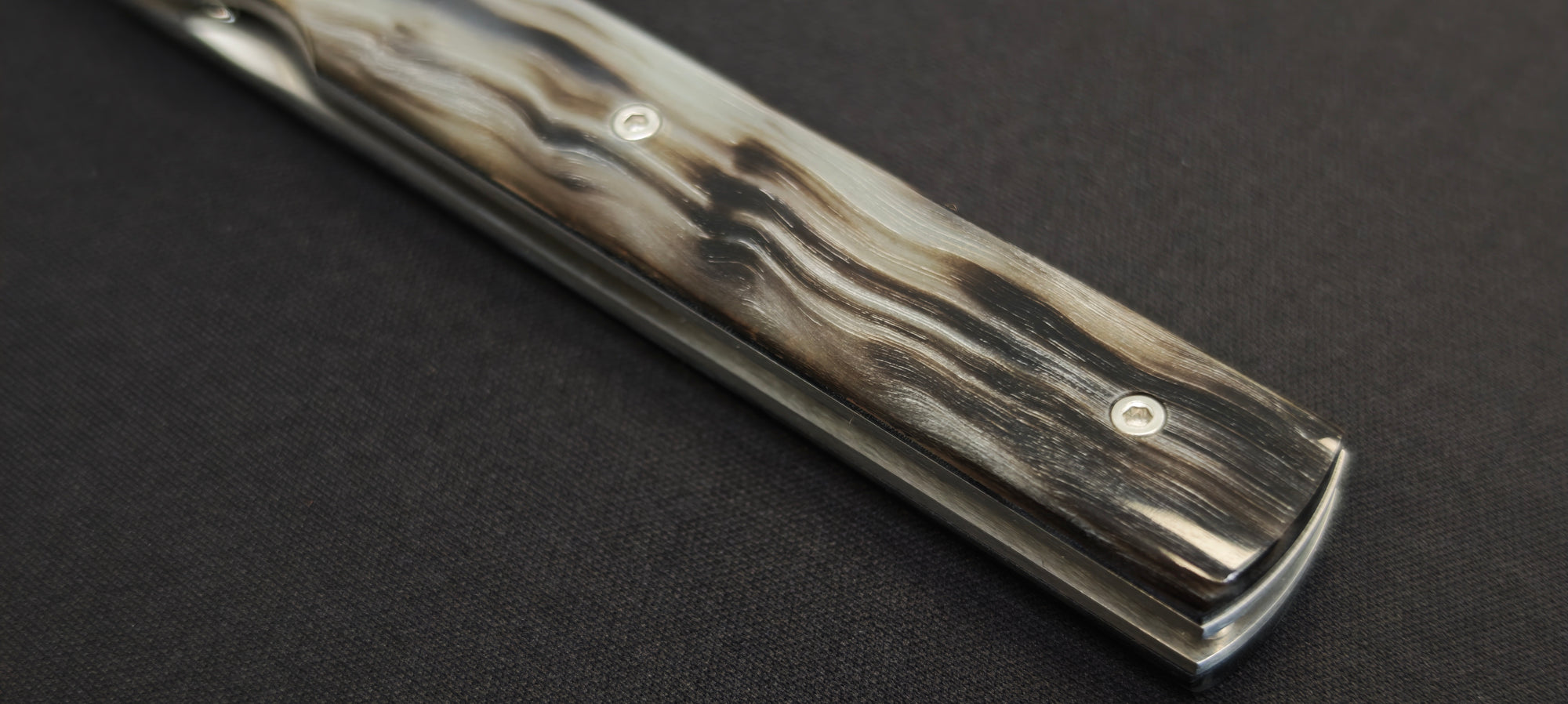 Couteau pliant Le Français manche corne de bélier lame acier inoxydable