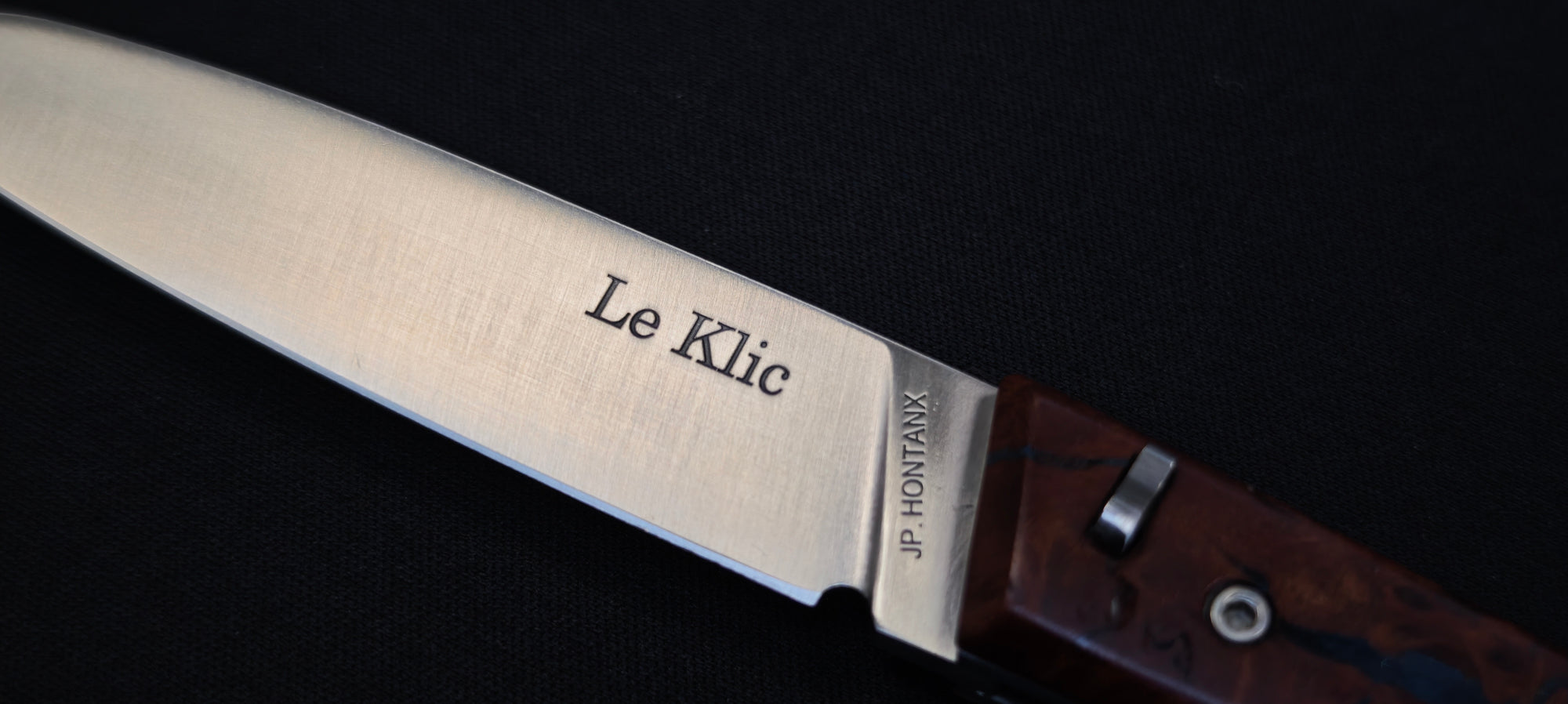 Le Klic JP Hontanx – Couteau pliant - Manche Loupe de Jarrah – Lame inox 12C27N