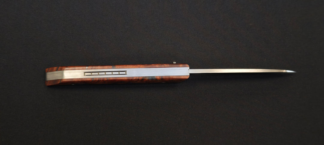 Le Klic JP Hontanx – Couteau pliant - Manche Loupe de Jarrah – Lame inox 12C27N