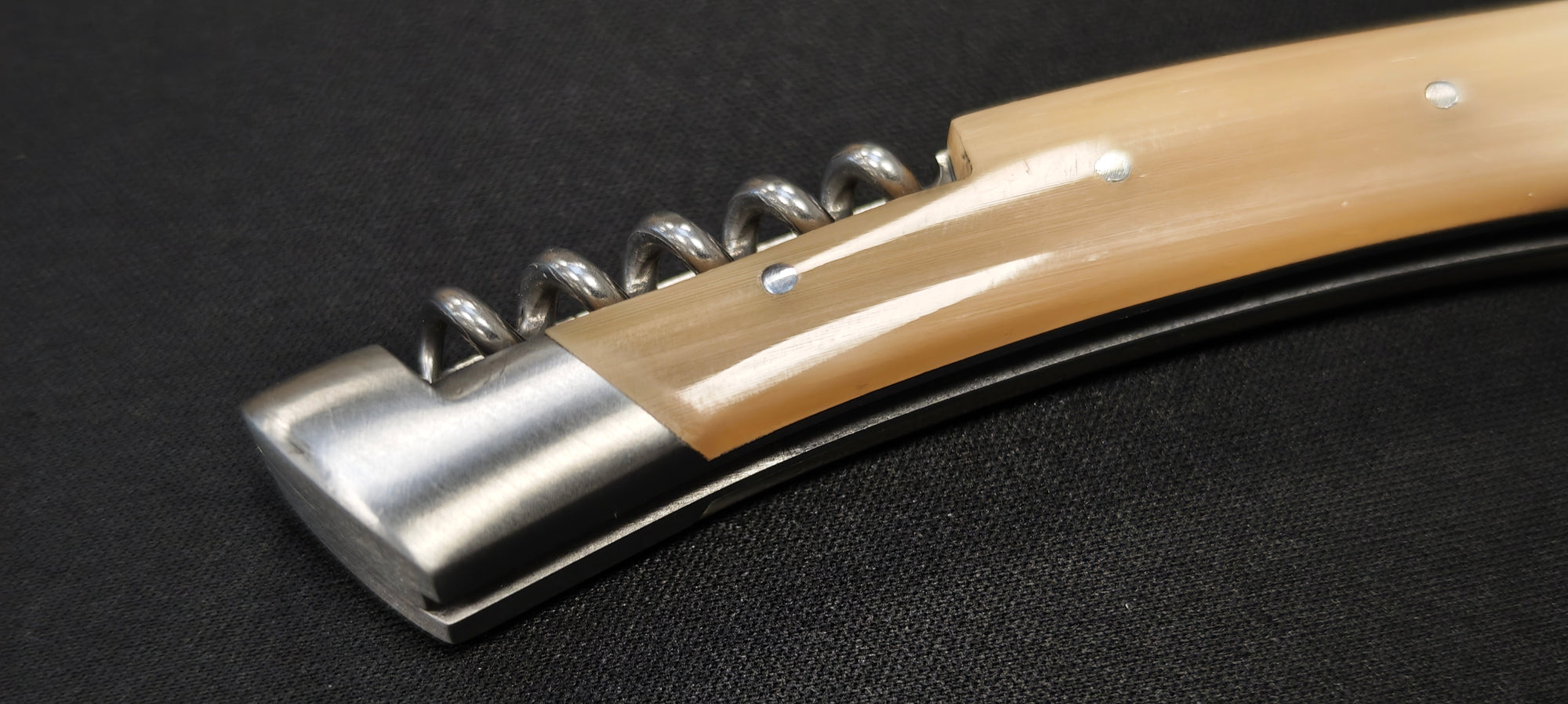 Couteau pliant Le Thiers par le Fidèle - Manche en pointe de corne véritable avec tire bouchon