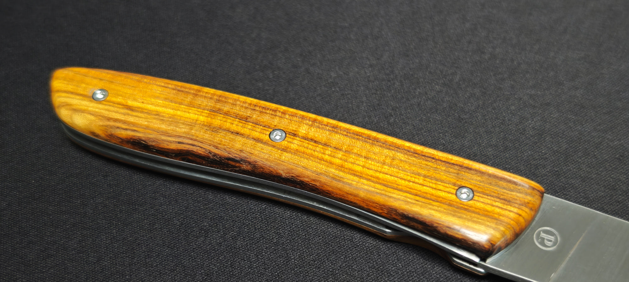 Vue ouverte du couteau pliant Perceval L08.