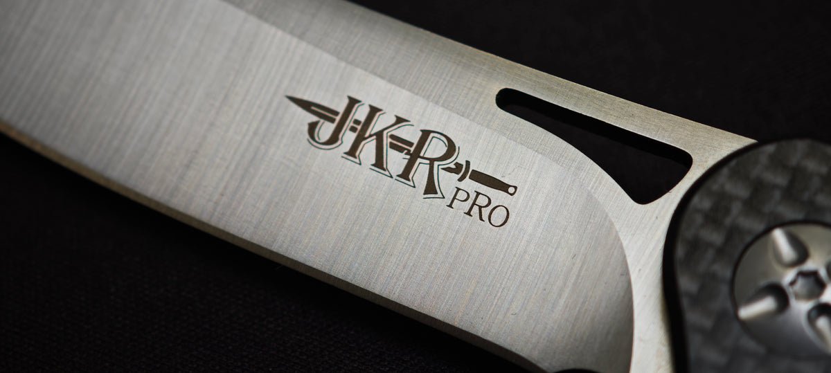 Détail du manche en fibre de carbone et G10 du JKR-PRO 10008.