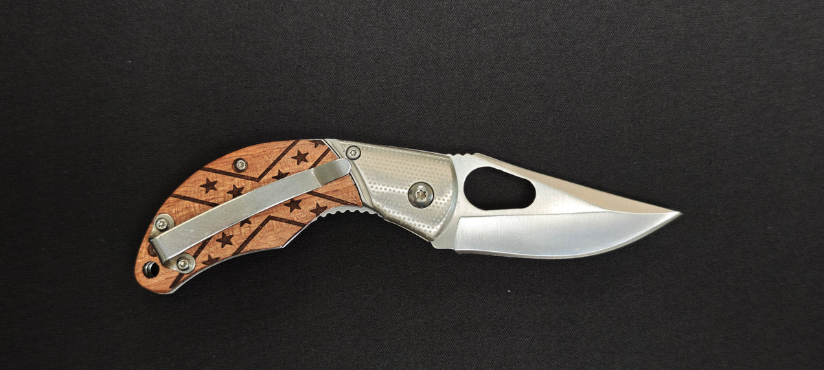 Couteau pliant JKR0661 ouvert avec lame clip point.