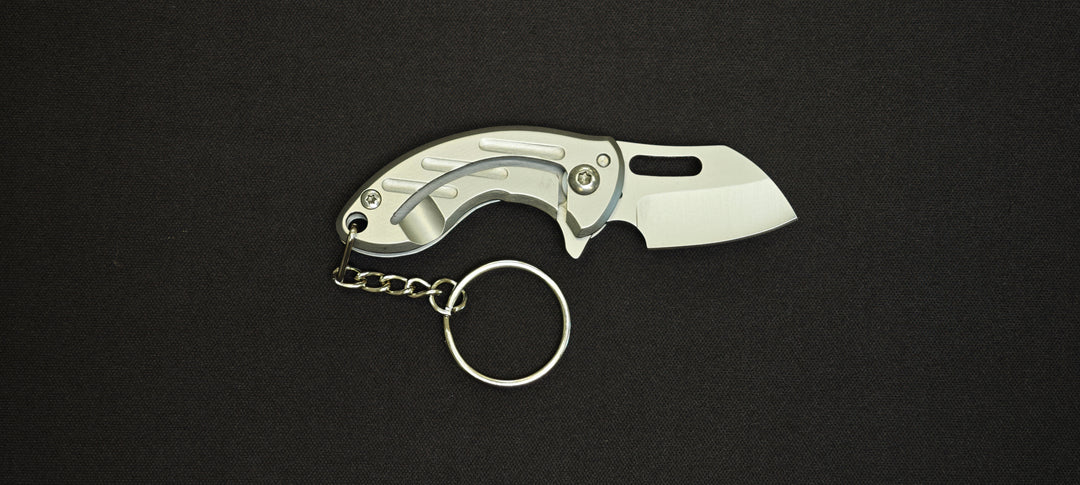 Couteau pliant JKR0856 à manche finition satinée.