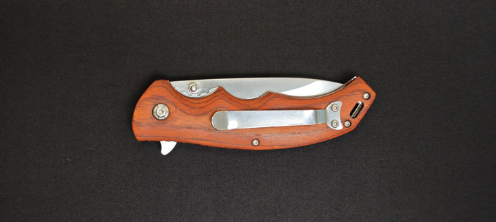 Détail du manche en bois rouge du couteau JKR0903.