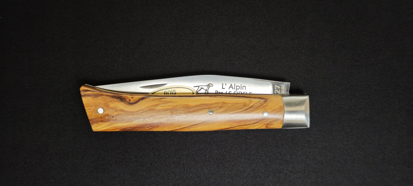 Couteau pliant de montagne avec élégant manche en bois d'olivier