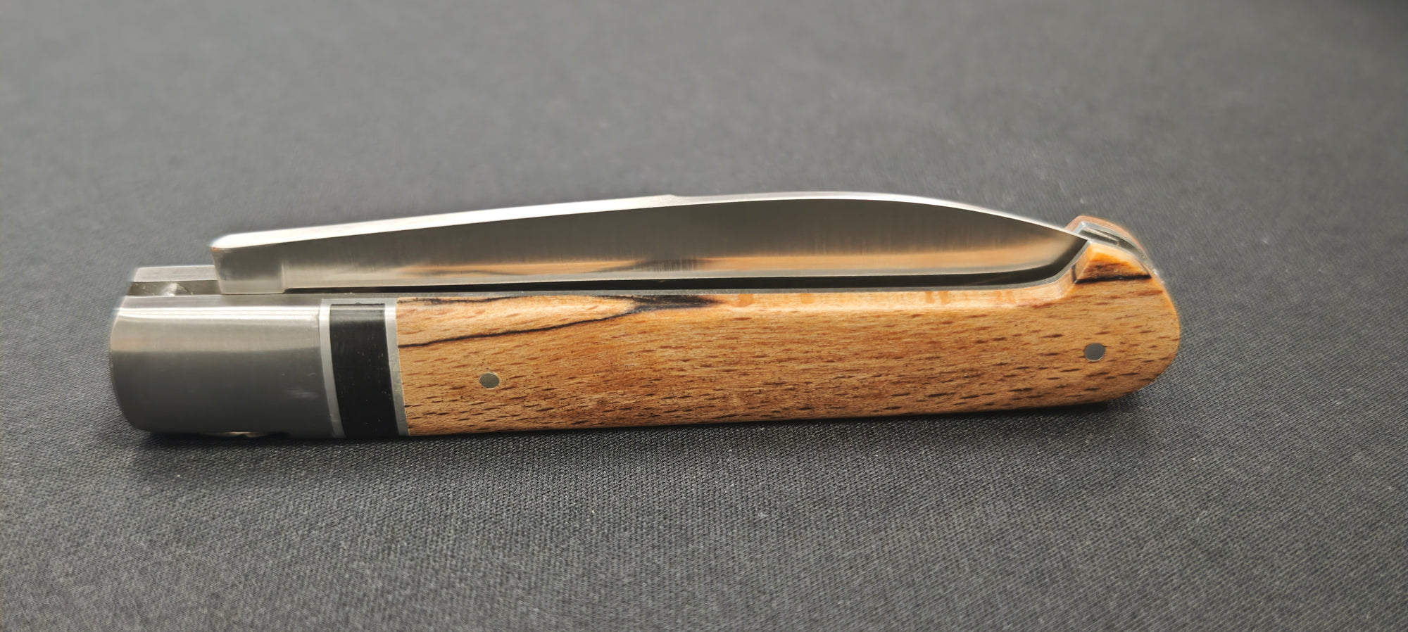 Couteau Pliant Sauveterre en Bois d'Aubrac – Réf. SA511MAEI | Artisanat Français