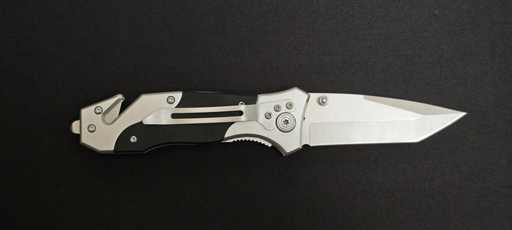 Joker JKR0333 équipé d'un coupe-ceinture intégré.