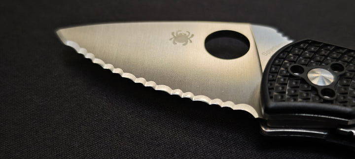 Spyderco C148SBK Ambitious Lightweight Couteau de poche dentelé noir
