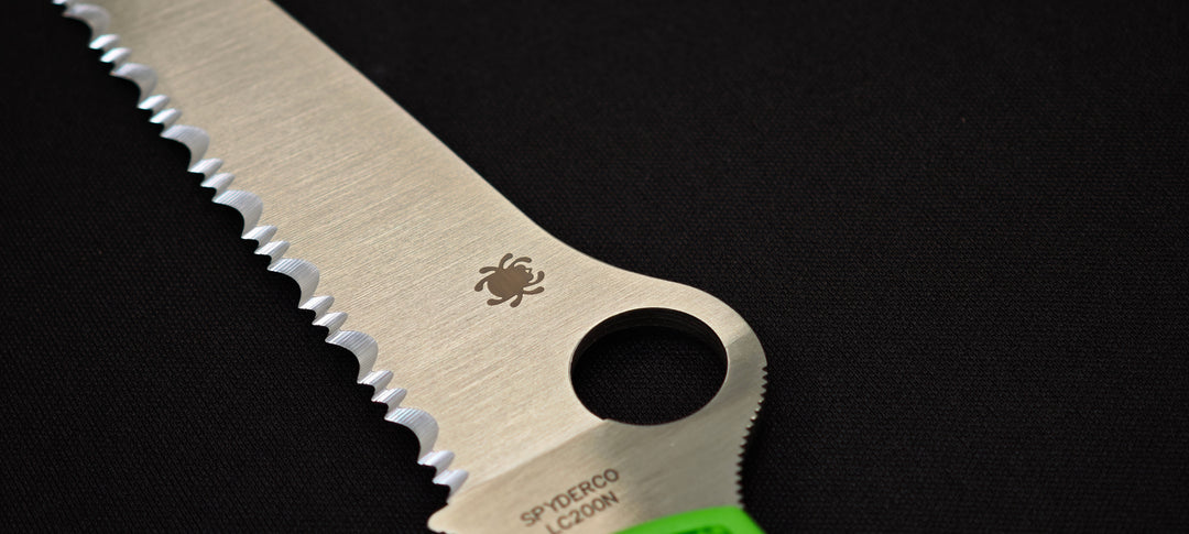 Spyderco C89FSGR Atlantic Salt LC200N Couteau de poche – dentelé, manche FRN vert