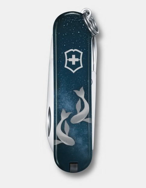Victorinox Classic SD Zodiac Signs décoré du signe astrologique des Poissons.