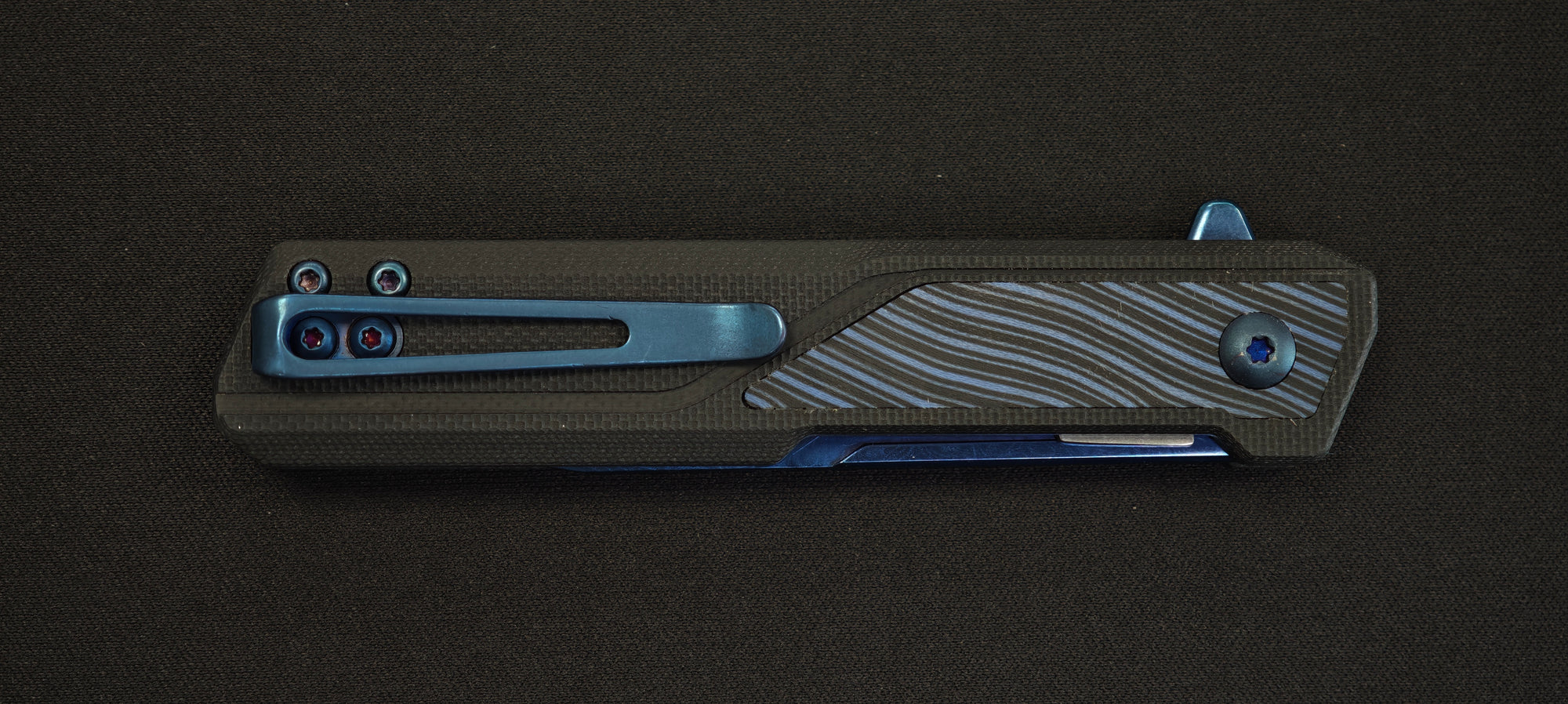 Tokisu 25020 Couteau pliant G10 Damas manche titane