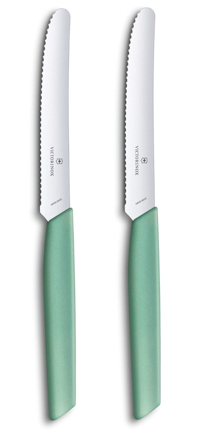 Victorinox Swiss Modern 6.9006.11W41B - Couteau à tomate  11 cm vert – lame dentée - Vendu par 2