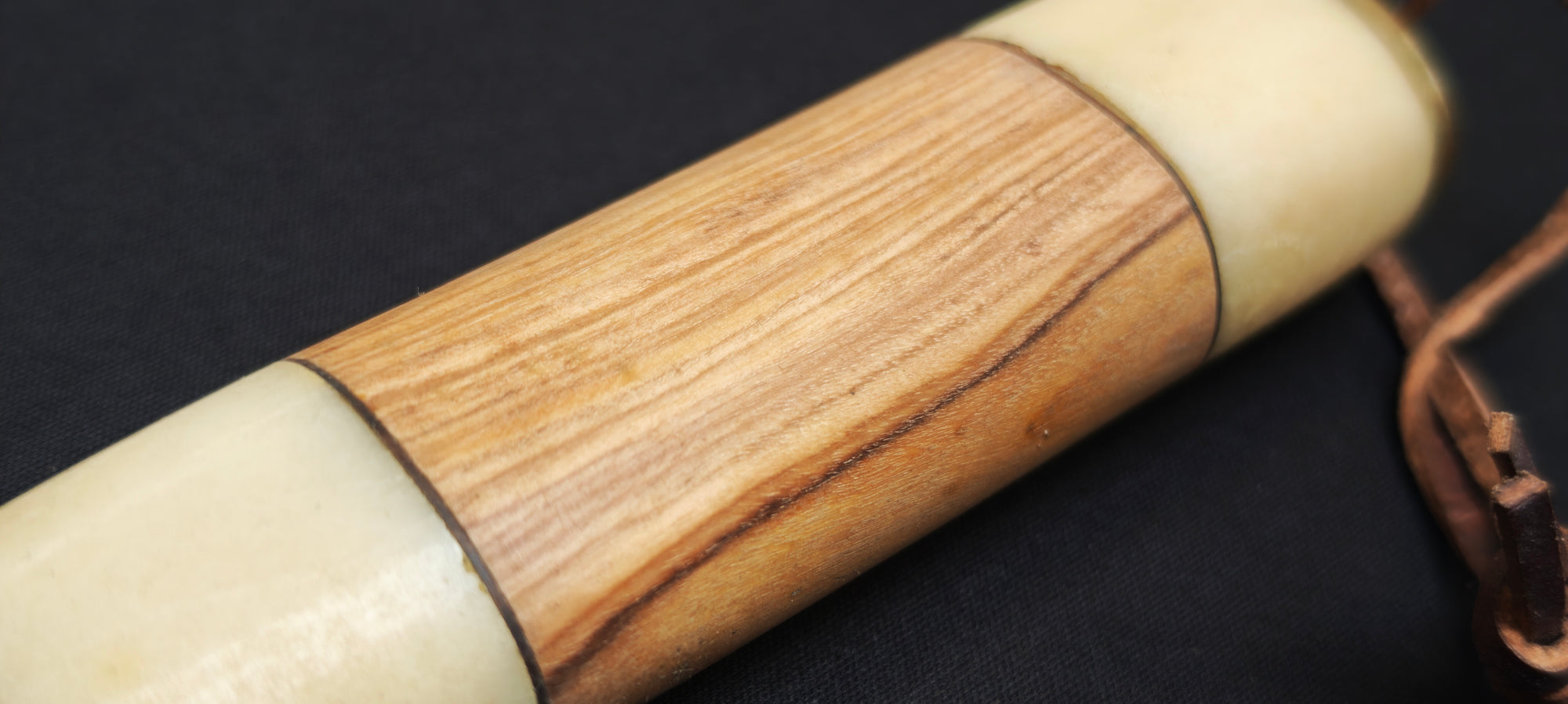 Couteau traditionnel avec étui cuir