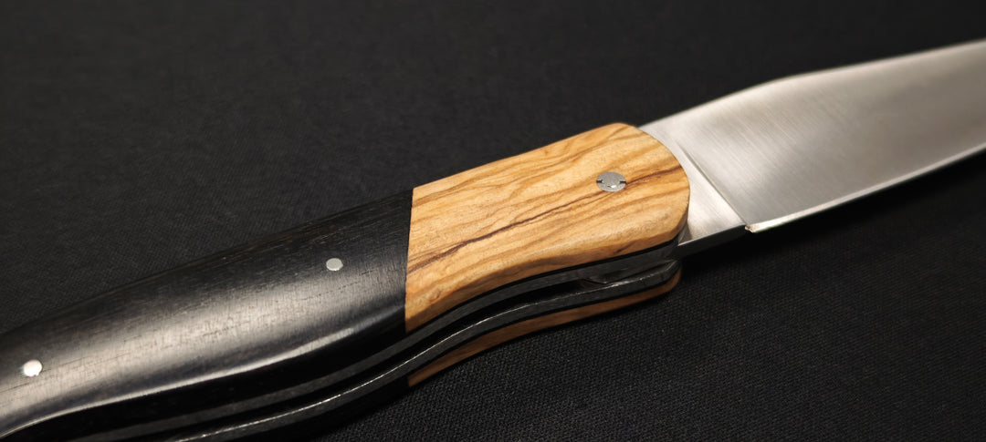 Couteau de Chasse Laguiole en Bois d’Ébène et Olivier – Lame Acier Inoxydable