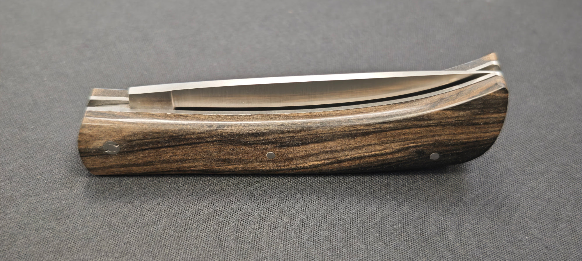 Le Mineur par Le Fidèle – Couteau Pliant en Ébène du Laos Réf. MINEBL