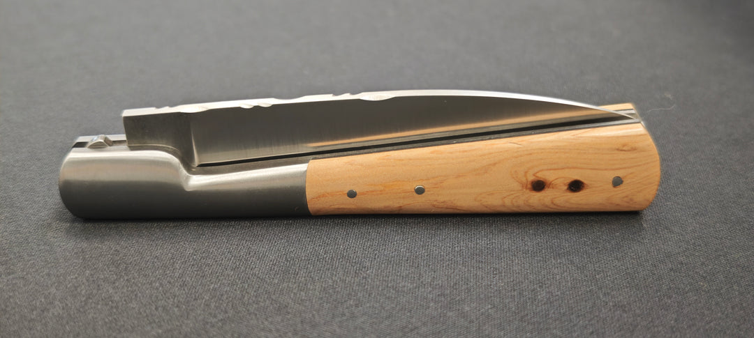 Couteau Pliant Vendetta Corsa par le Fidèle – Manche en Bois de Genévrier - Ref : VENGE