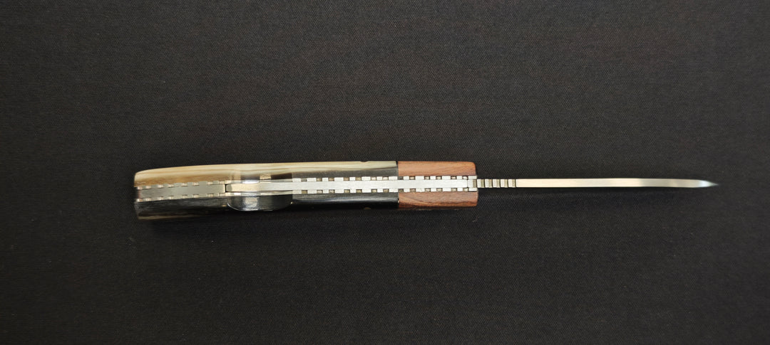 Couteau Joker NA-98 avec lame drop point satinée.
