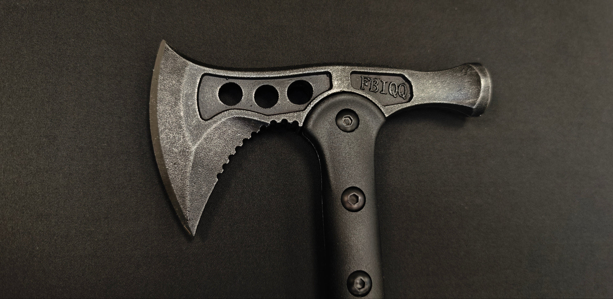 Hache LifeVibe CT-1088 avec tête en acier trempé.