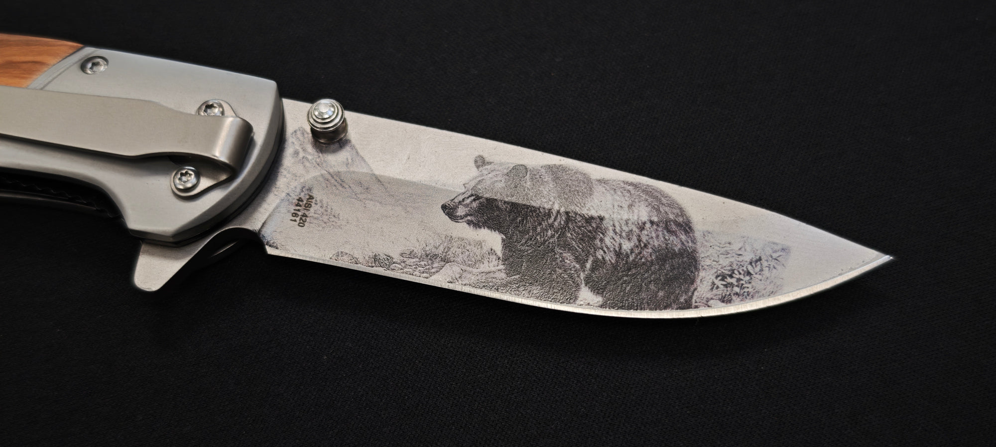 Herbertz CJH 44161  “Bear” – Couteau pliant olivier avec gravure ours 3D
