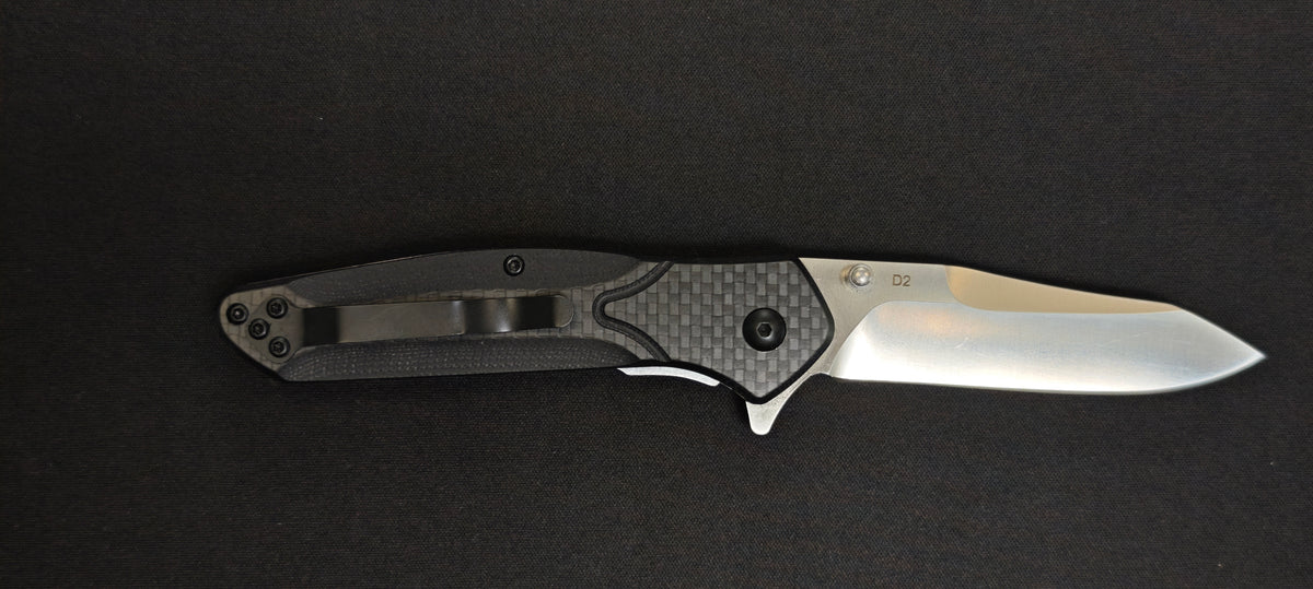 Vue ouverte du JKR-PRO 10001 avec lame Reverse Tanto en acier D2.