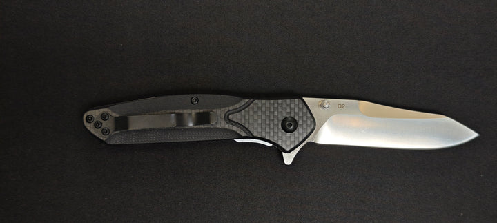 Vue ouverte du JKR-PRO 10001 avec lame Reverse Tanto en acier D2.