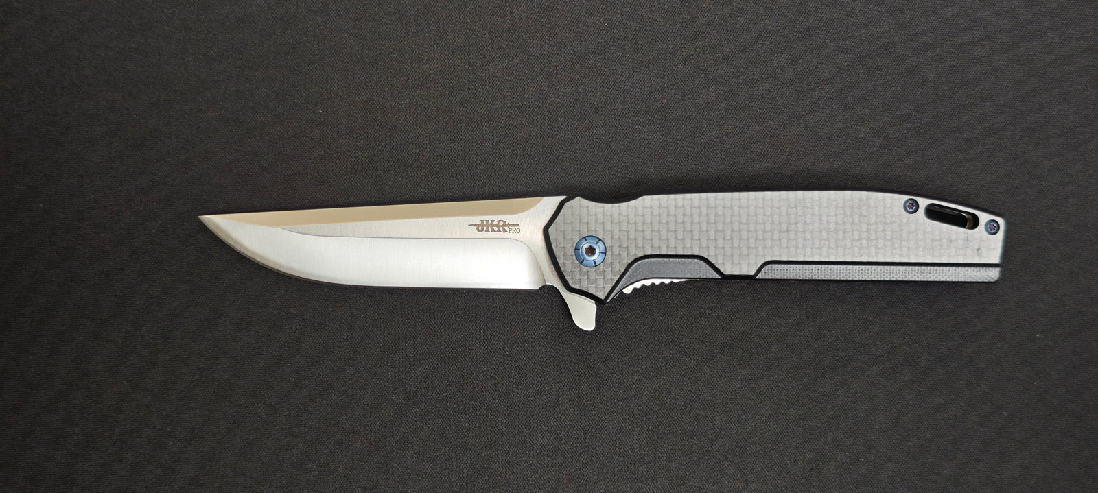 Couteau pliant JKR-PRO 10002 avec manche en fibre de carbone et G10.